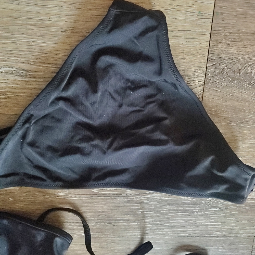 Two piece string bikini - Picture 3 of 6